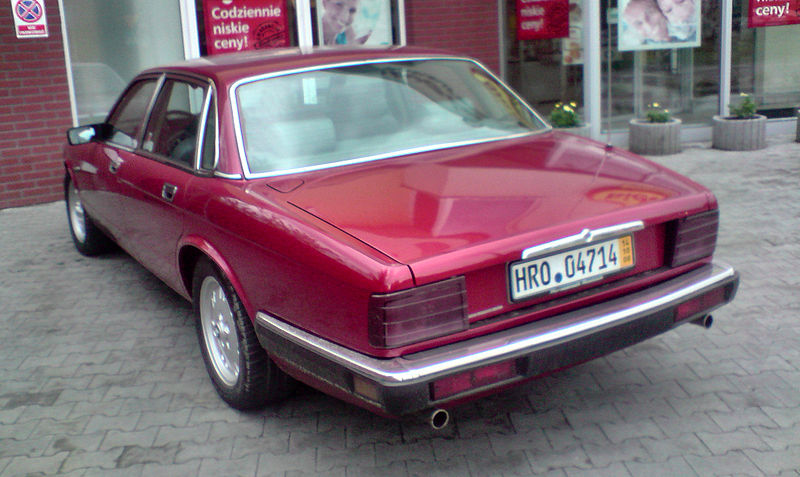 File:Jaguar xj40 jaslo.jpg