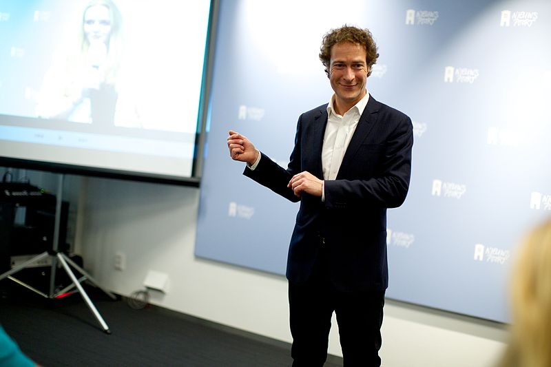 File:Jeroen Overbeek, NOS-nieuwslezer, gaf de Masterclass "De perfecte pitch" tijdens de NVJ Nacht van de Journalistiek (15187733899).jpg