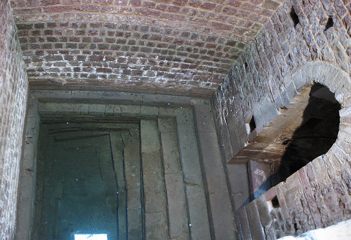 Judenbad Speyer 6 View from the first room down.jpg