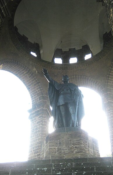 File:Kaiser-Wilhelm-Denkmal an der Porta Westfalica 20090411 005.JPG