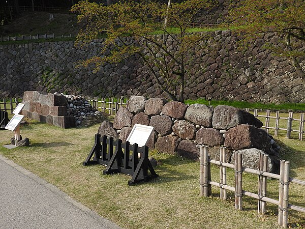 English: Kanazawa Castle wall blocks making steps