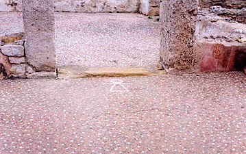 Casa de Kerkuane com um mosaico com o chamado símbolo de Tanit (final do século 4 e início do século 3 aC)