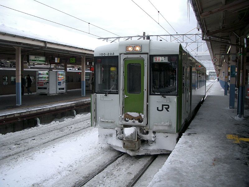 File:KiHa 100-202 Shimokita Aomori Station 20040211.jpg