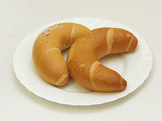 <span class="mw-page-title-main">Kifli</span> Crescent-shaped bread roll