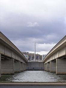 Kings Avenue Bridge looking towards Russell Offices and the Australian American War Memorial Kings av bridge6.JPG