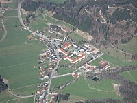 475th file - 903 KB - 2272x1704 20.08.2007 upload 567 Kloster Ettal (Luftbild).jpg