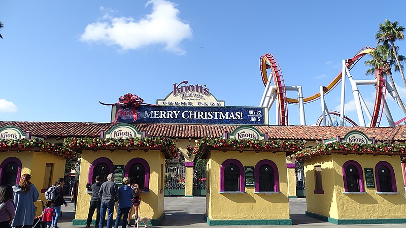 File:Knott's Merry Farm Entrance.jpg