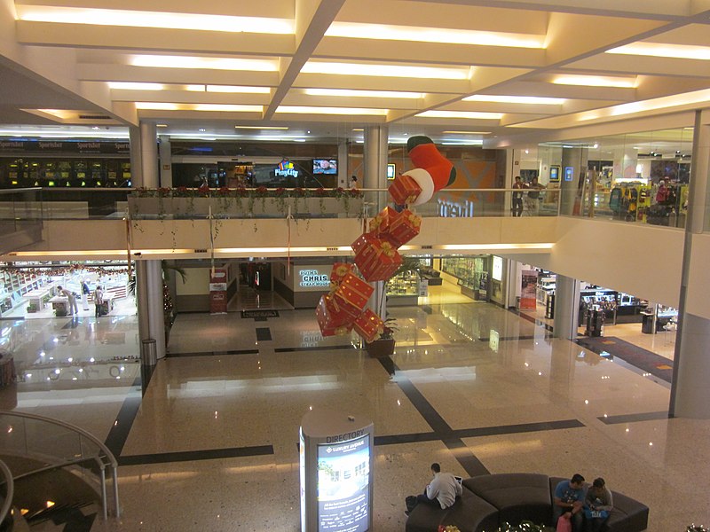 File:Kukulcan Plaza, Cancún, Q. Roo - panoramio.jpg