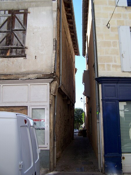 File:La Réole rue Blaise Charlut.jpg