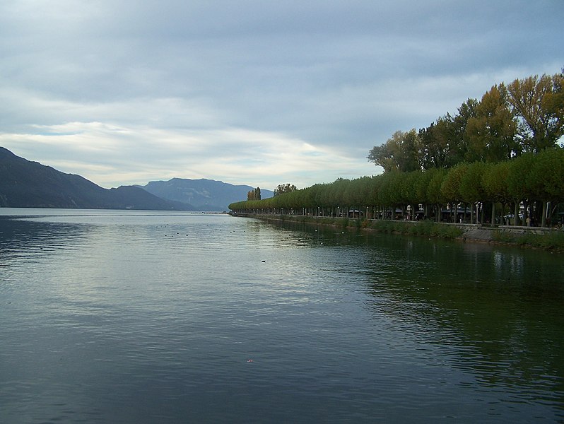 File:Lac du Bourget 2.jpg