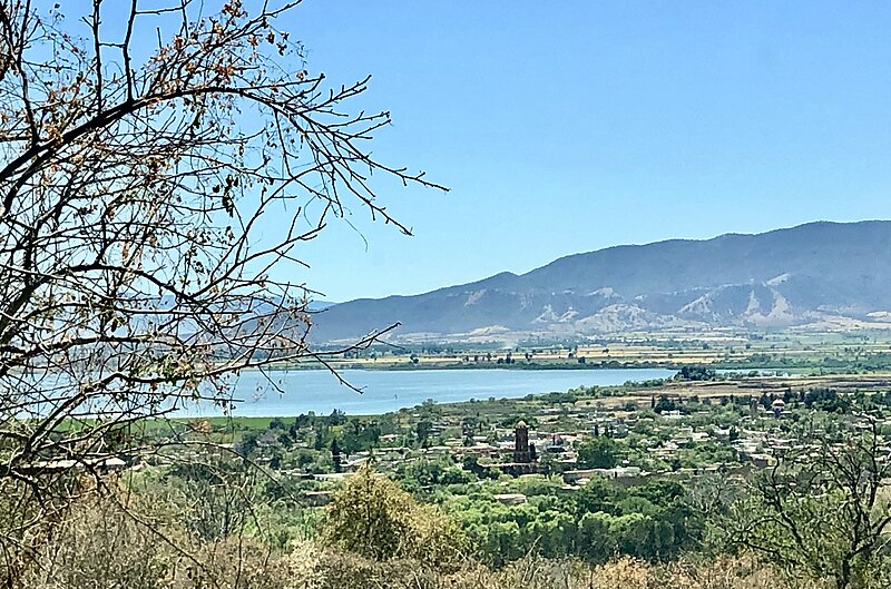 File:Laguna de Teuchitlán.jpg