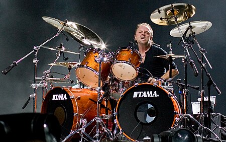 Tập_tin:Lars_Ulrich_live_in_London_2008-09-15.jpg