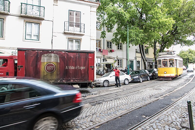 File:Lisbon Tram '581' 1605 (53174594516).jpg