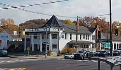 Louisville Colonial Gardens 2023 with street sign.jpg