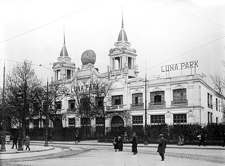 Luna Park in 1923 Luna Park, Paris, 1923.jpg