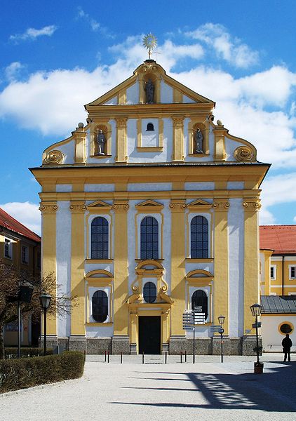 File:Magdalenenkirche Altötting.jpg