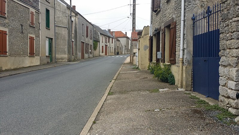 File:Mainvilliers (Loiret) - 02 - La rue principale.jpg