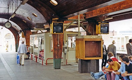 Oxford Road platforms 1 and 2 in 1992