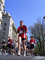 Français : Participants au marathon de Paris du 11 avril 2010 English: Competitors at the Paris marathon April 11, 2010 Español: Competidores en el maratón de París de 11 de abril 2010