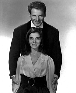 מריסה פאוואן לצד בעלה השחקן ז'אן פייר אומון, 1965