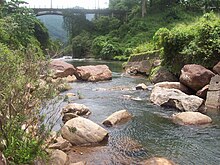 Maskeliya Oya, afluente del Kelani River.