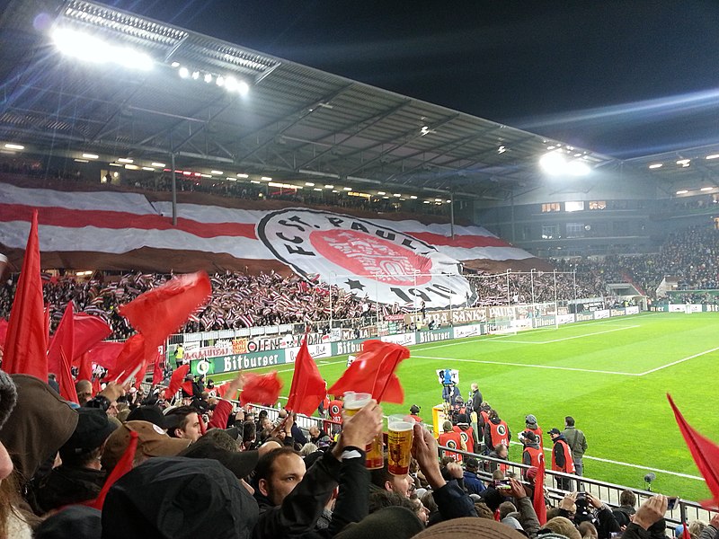 File:Millerntorstadion Suedtribuene by night.jpeg