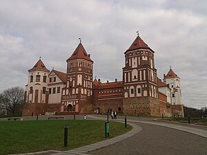 4 в белоруссии. Мирский замок в Белоруссии. Объекты Всемирного наследия Мирский замок. Мирский замок от Минска км. Замок в Белоруссии Ильинич.