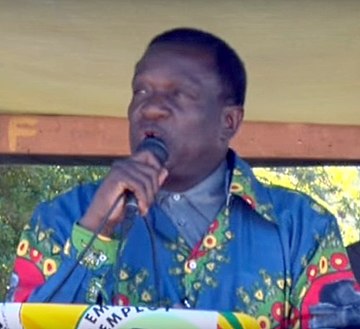 File:Mnangagwa Speaking at Headlands.jpg