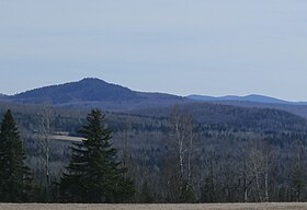 Vista de la montaña Porc-Épic desde la carretera Moulin à Audet.