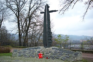 Pomnik Synom Ziemi Sanockiej Poległym i Pomordowanym za Polskę Sanok, plac św. Jana