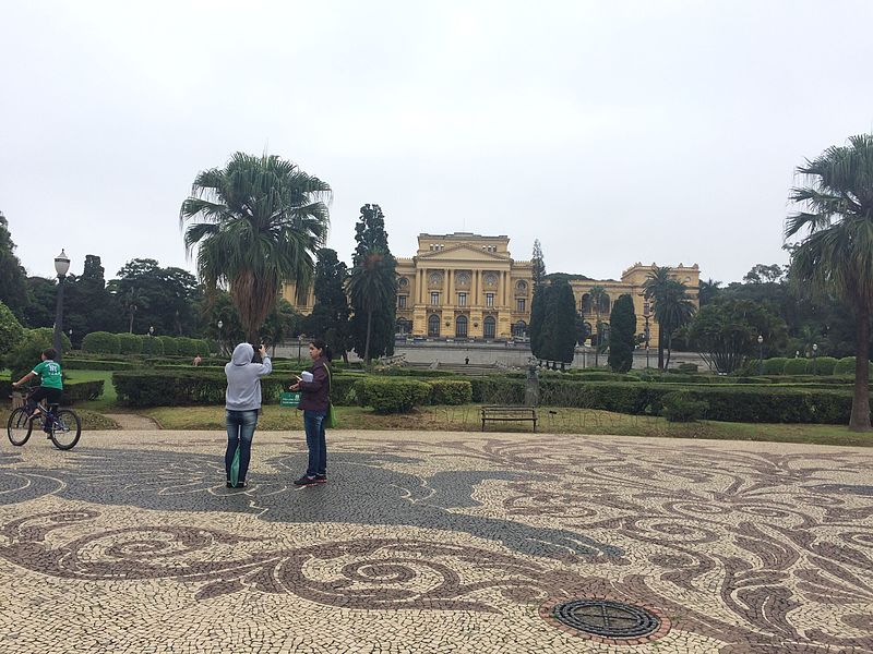 File:Monumento José Bonifácio de Andrade e Silva - Muitos olhares para o todo.jpg