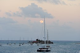 Восход луны, остров Саба-Рок, Британские Виргинские острова.