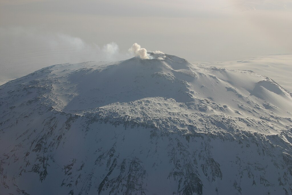 ファイル Mount Erebus Aerial 2 Jpg Wikipedia