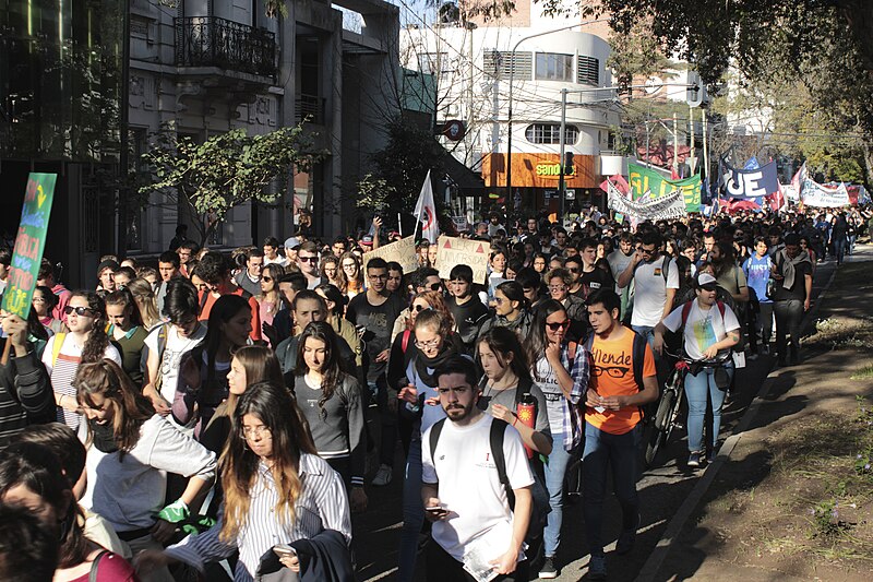 File:Movilización en Santa Fe de la Marea Universitaria en defensa de la educación pública - 01.jpg