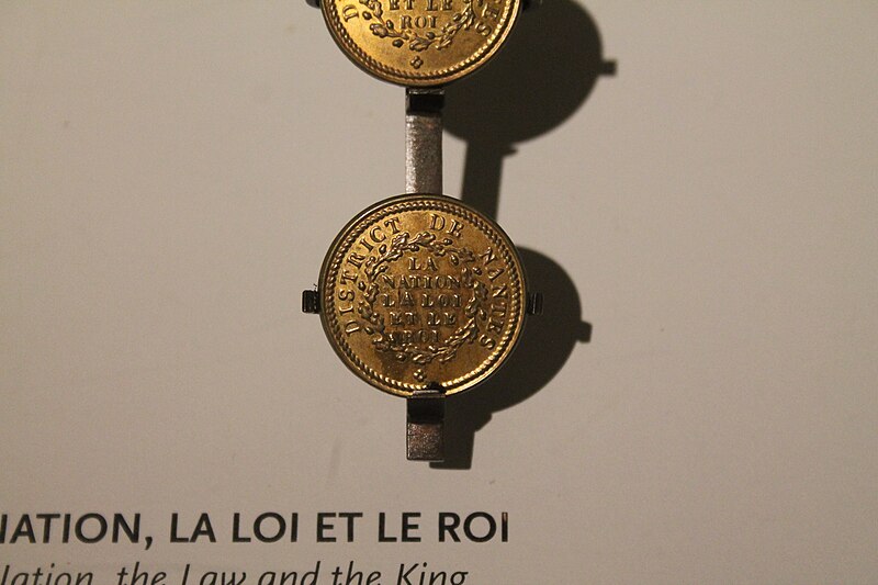 File:Musée d'histoire de Nantes - 345 - Bouton d'uniforme d'un membre de la garde nationale de Nantes.jpg