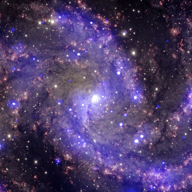 NGC 6946 (NGC 6946): NGC 6946 là thiên hà cực lớn và đẹp đẽ, với hàng nghìn ngôi sao rực rỡ tuyệt vời. Với những hình ảnh chi tiết này, bạn sẽ có cơ hội khám phá một trong những thiên hà lớn nhất trong vũ trụ. Hãy tới và thưởng thức những hình ảnh tuyệt đẹp về NGC 6946 này cùng chúng tôi!