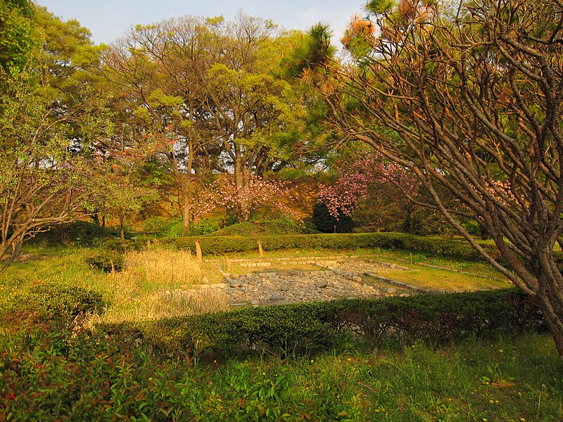 File:Nagoya Castle 2009 67.jpg