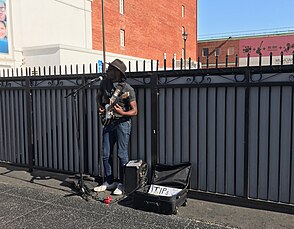 Izumi busking on the streets of Los Angeles in 2017 Naia Izumi.jpg