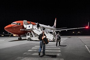 Norwegian Boeing 737-800 på Gardemoens flyplass Oslo, Norge.jpg