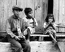 Nuu-chah-nulth children in Friendly Cove.jpg