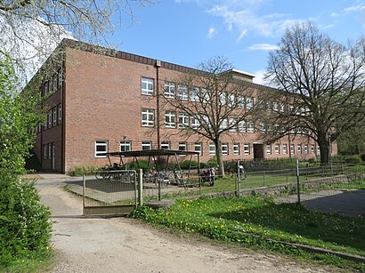 So kommt man zu Ostseeschule mit den Öffentlichen - Mehr zum Ort Hier