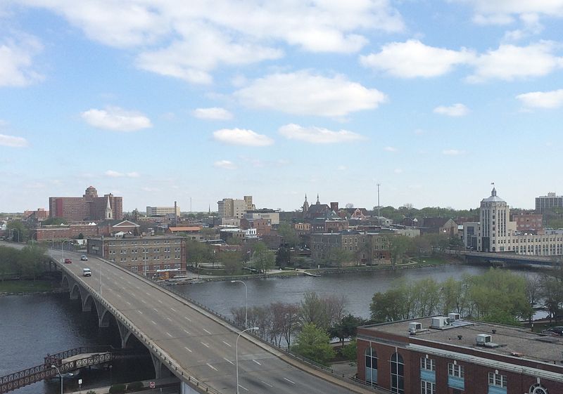 Fil:Overview of eastern downtown Rockford.jpg