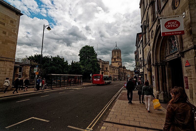 File:Oxford - St Aldates - View SSE towards Tom Quad, The Great Quadrangle of Christ Church 1546 - Tom Tower 1682 by Sir Christopher Wren.jpg