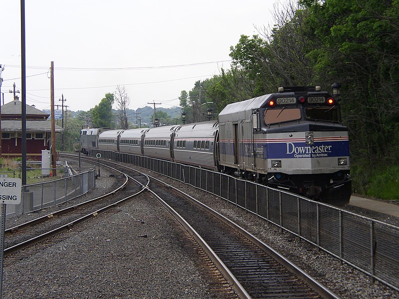 File:P1010103 Amtrak Cabbage 90214 Bradford.jpg