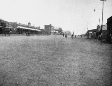 The principal street in Bulawayo in 1905 PSM V68 D156 The principal street in bulawayo.png