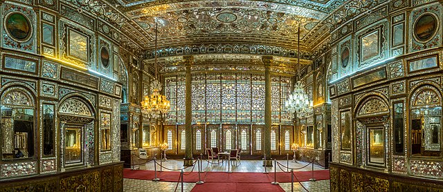 Интерьер павильона Эмарат-э-Бадгир дворца Голестан в Тегеране