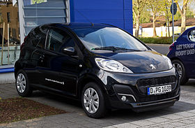 Peugeot 107 68 Active (2. Facelift) – Frontansicht (1), 1. Mai 2012, Düsseldorf.jpg