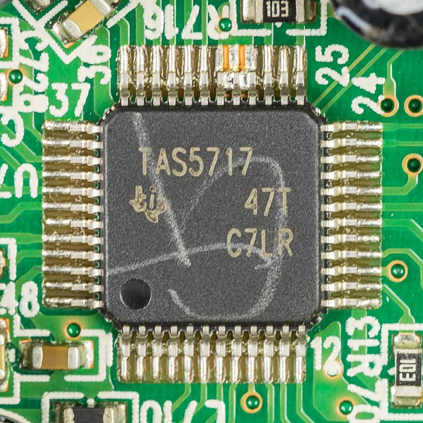 File:Philips BT6000A-12 - board - Texas Instruments TAS5717-8967.jpg