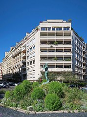 File:Place Rodin, Paris 16e 1.jpg - Wikimedia Commons