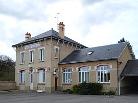 L'école et la mairie du Plessis-Saint-Benoist